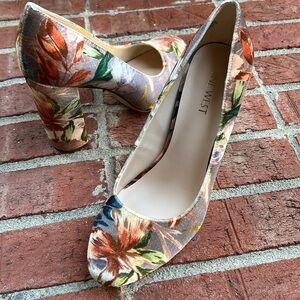 NINE WEST Exotic Gray Floral Faux Suede Textile Block Heel Pumps